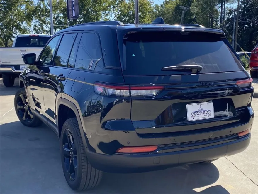 2025 Jeep Grand Cherokee Limited photo 1