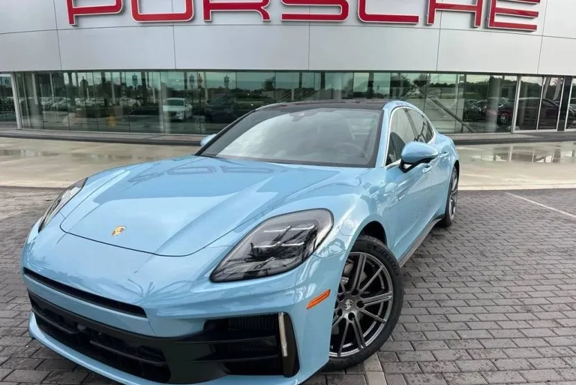 2026 Porsche Panamera 4 E-Hybrid photo 1
