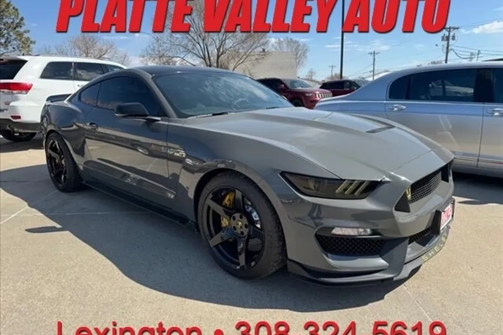 2018 Ford Mustang photo 1