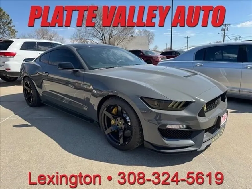 2018 Ford Mustang photo 1