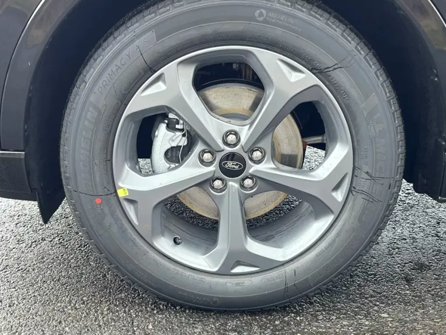 2024 Ford Escape ST-Line photo 1