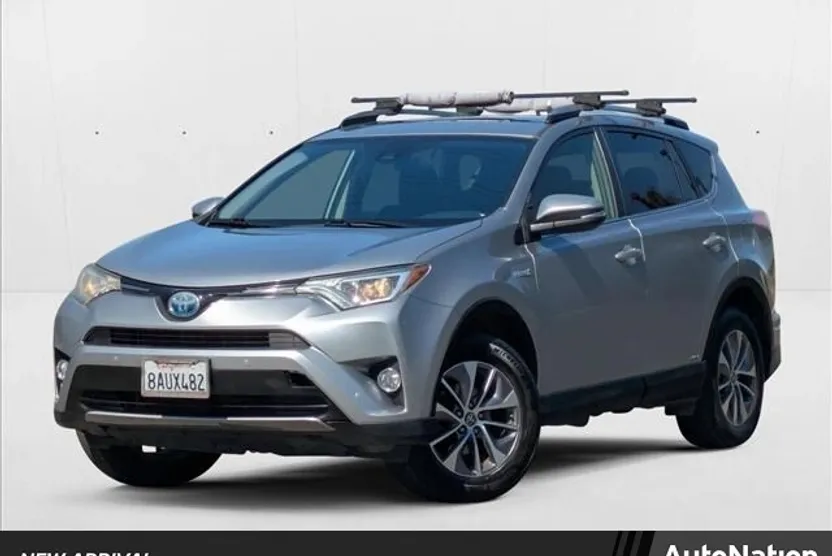 2017 Toyota RAV4 Hybrid XLE photo 1