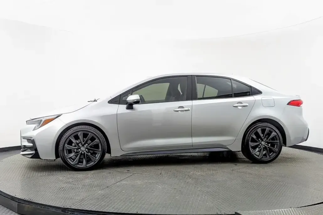 2023 Toyota Corolla Hybrid LE photo 1