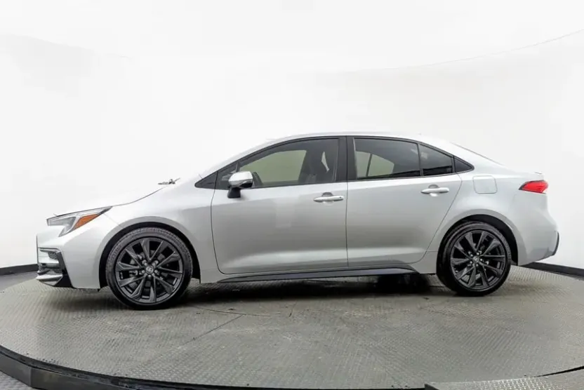 2023 Toyota Corolla Hybrid LE photo 1