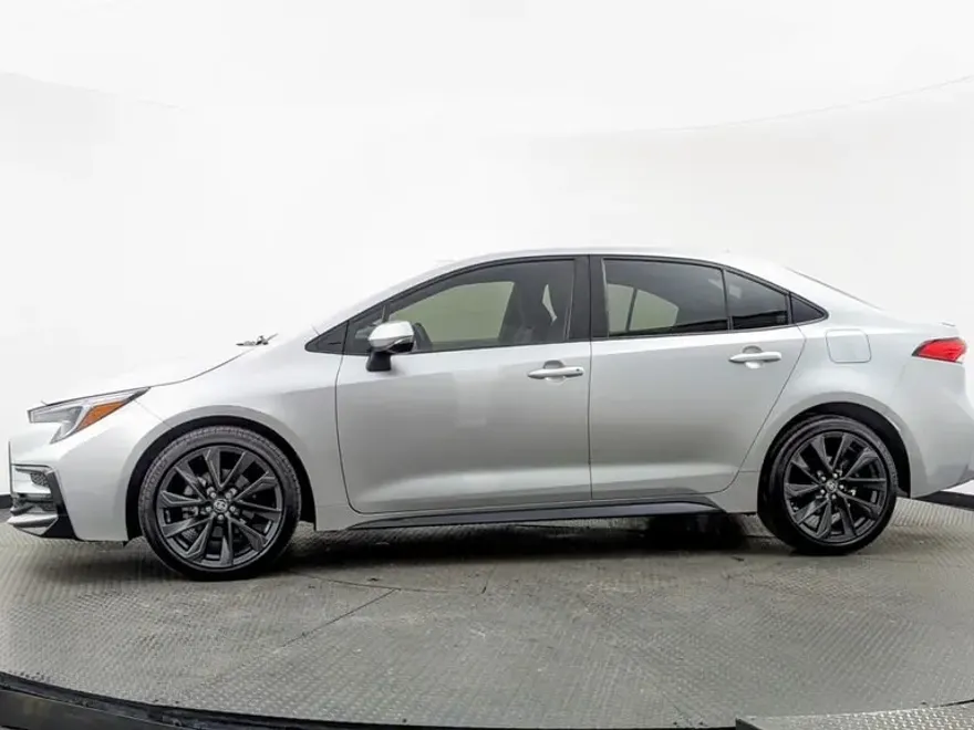 2023 Toyota Corolla Hybrid LE photo 1