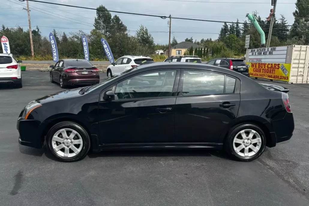 2012 Nissan Sentra SR photo 1