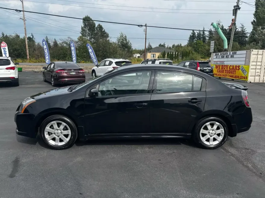2012 Nissan Sentra SR photo 1