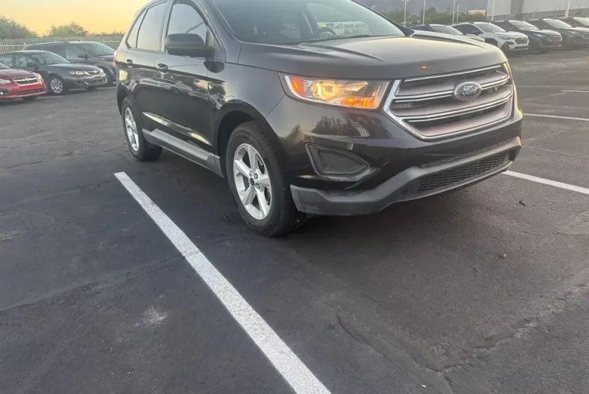 2015 Ford Edge SE photo 1