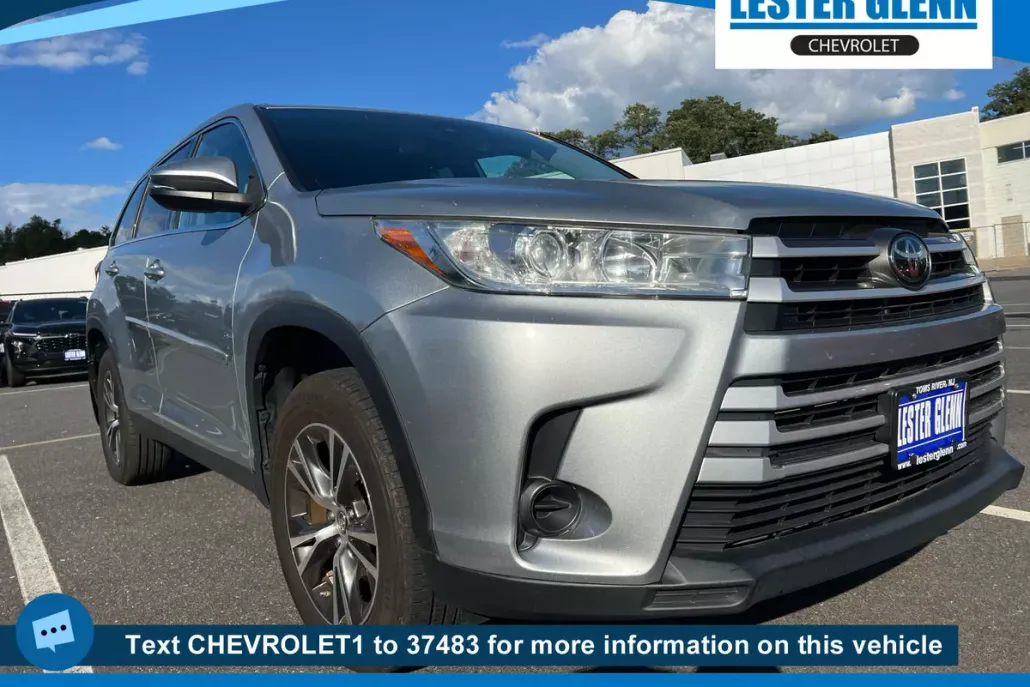 2019 Toyota Highlander LE photo 1