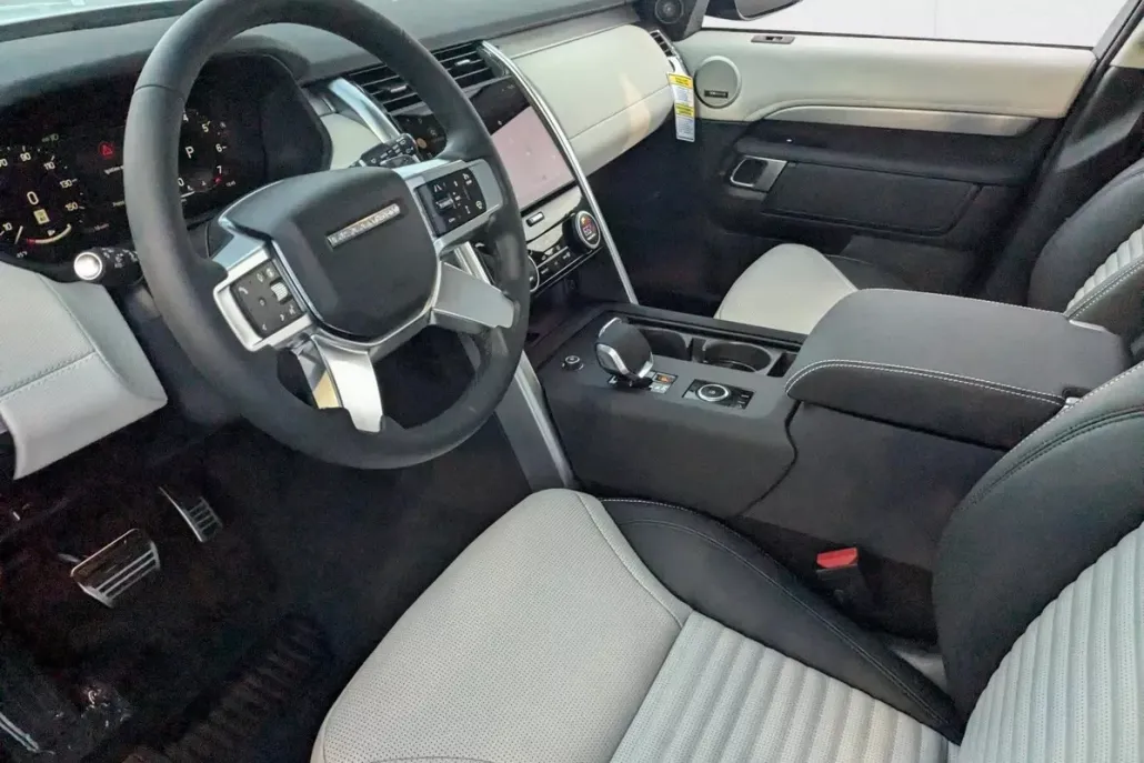 2025 Land Rover Discovery P360 Dynamic SE photo 1