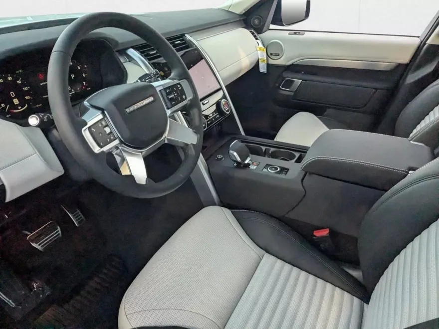 2025 Land Rover Discovery P360 Dynamic SE photo 1