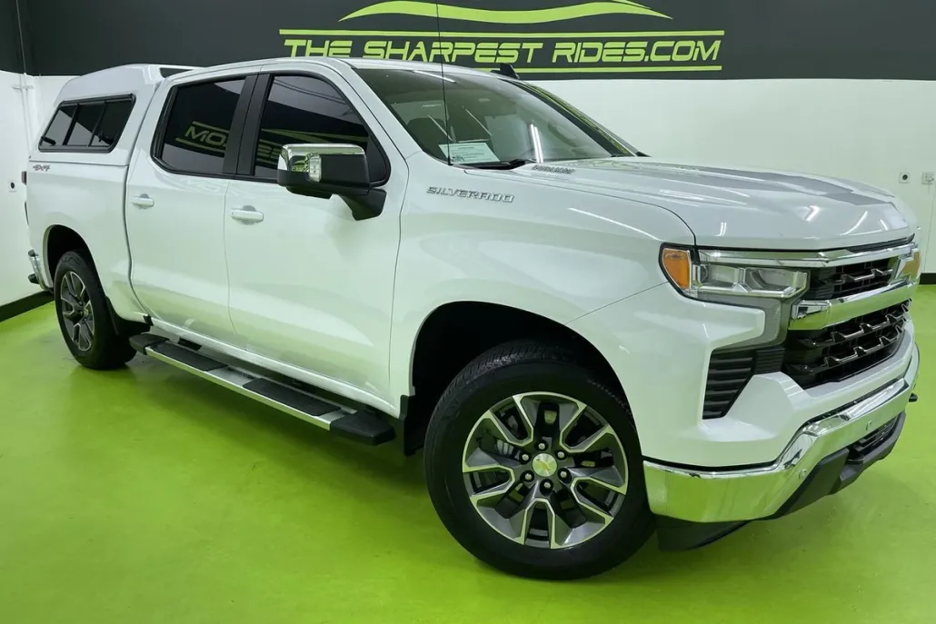 2025 Chevrolet Silverado 1500 LT photo 1