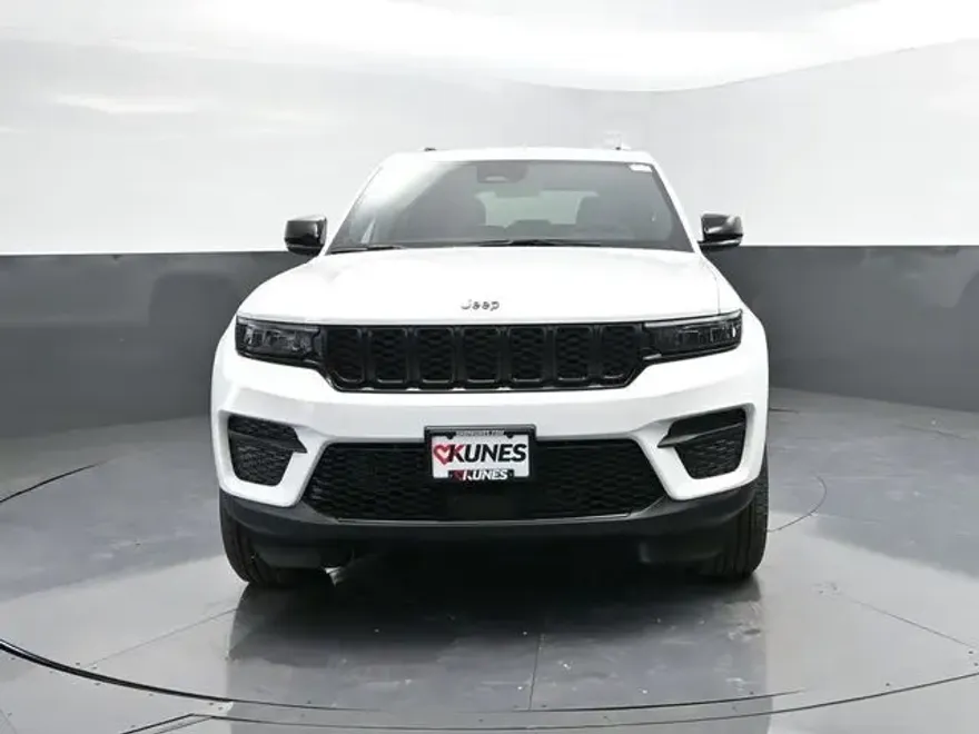 2025 Jeep Grand Cherokee Altitude photo 1