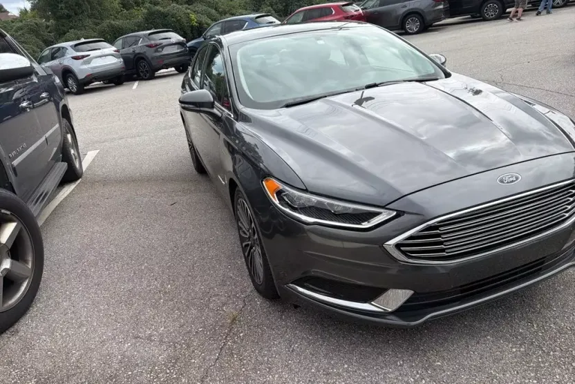 2018 Ford Fusion Hybrid SE photo 1
