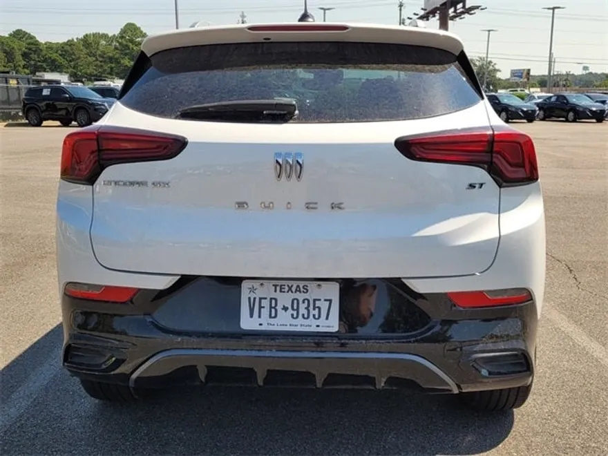 2024 Buick Encore GX Sport Touring photo 1
