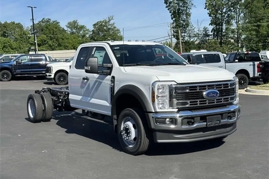 2025 Ford F-450 photo 1