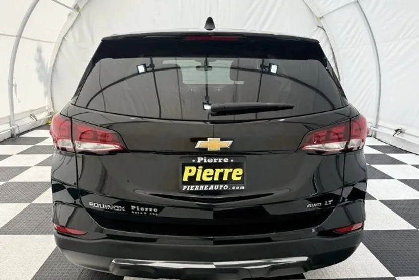 2023 Chevrolet Equinox LT photo 1