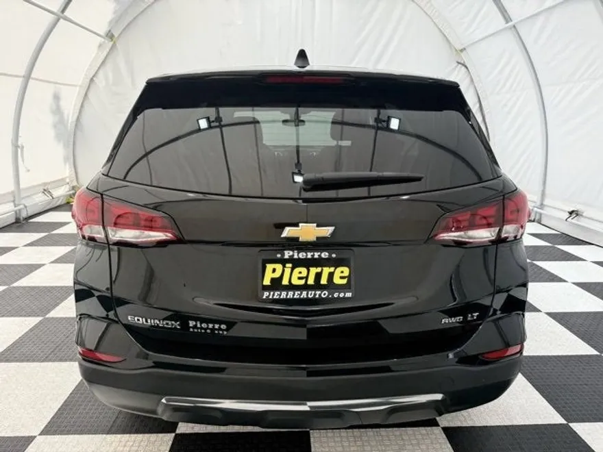 2023 Chevrolet Equinox LT photo 1
