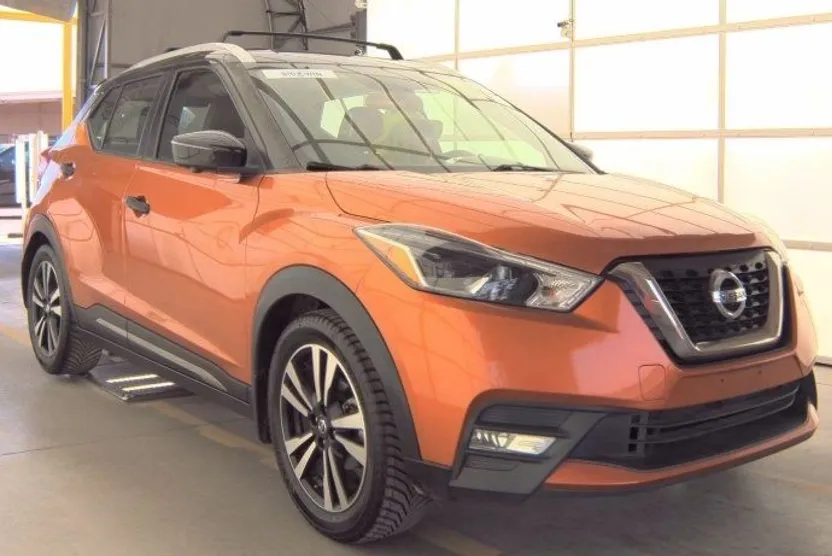 2019 Nissan Kicks SR photo 1