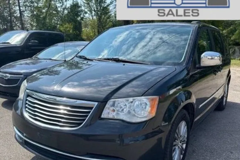 2014 Chrysler Town & Country photo 1