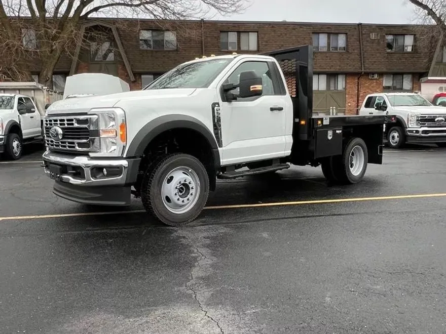 2023 Ford F-550 photo 1