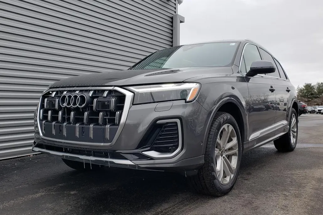 2025 Audi Q7 45 Premium photo 1