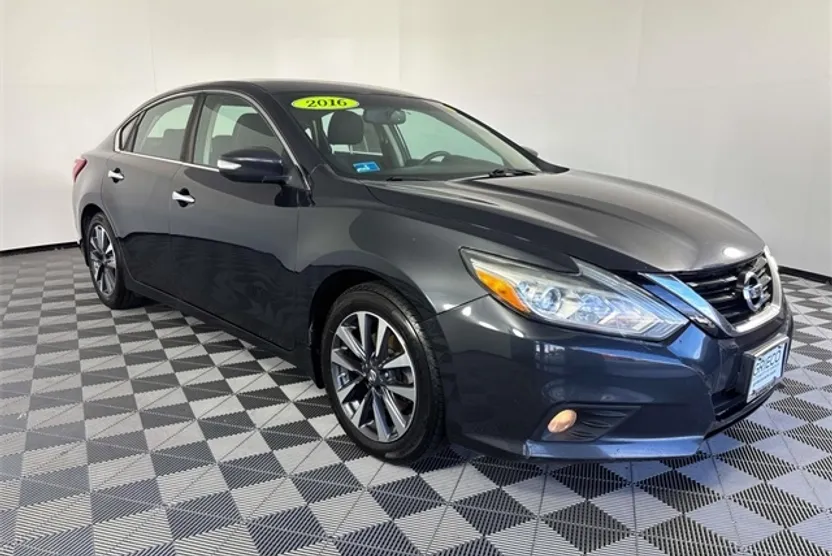 2016 Nissan Altima 2.5 SV photo 1