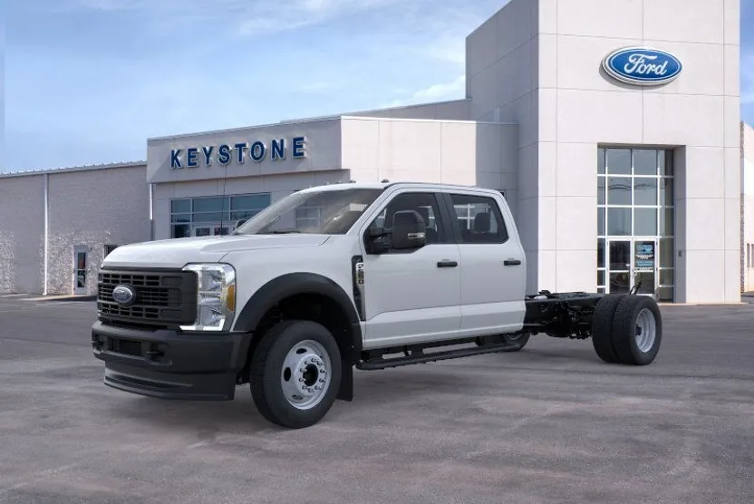 2025 Ford F-550 photo 1