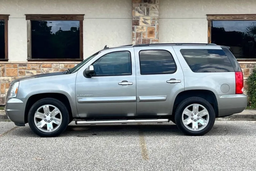 2008 Gmc Yukon SLE photo 1