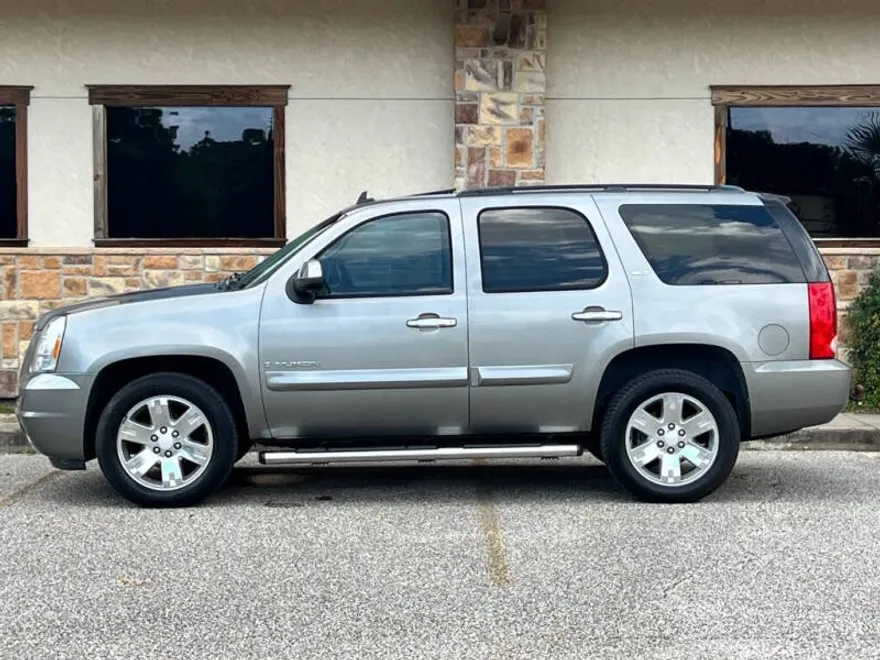 2008 Gmc Yukon SLE photo 1
