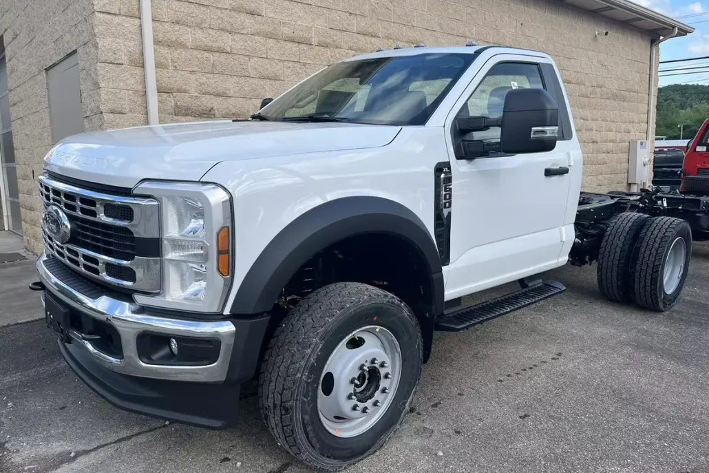 2025 Ford F-600 photo 1