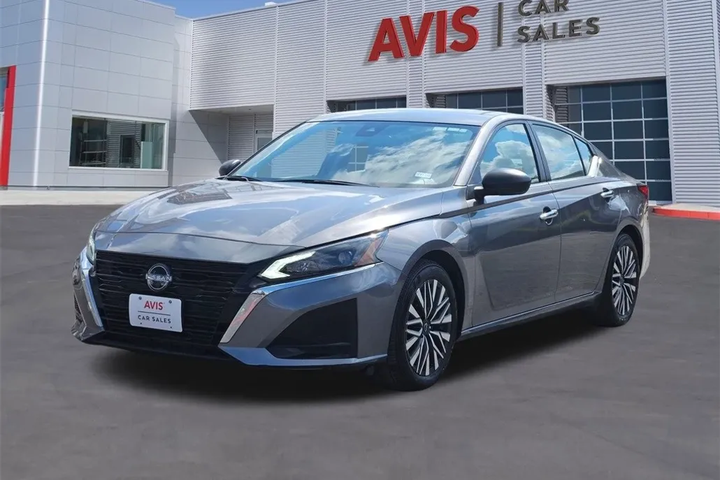 2024 Nissan Altima 2.5 SV photo 1
