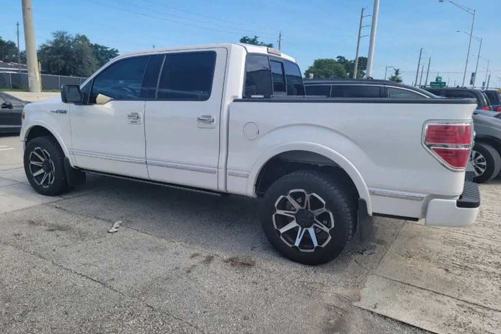 2013 Ford F-150 Platinum photo 1