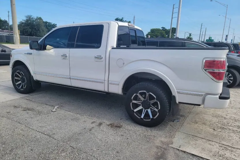 2013 Ford F-150 Platinum photo 1