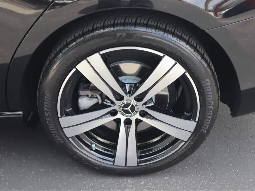 2025 Mercedes Benz C 300 photo 1