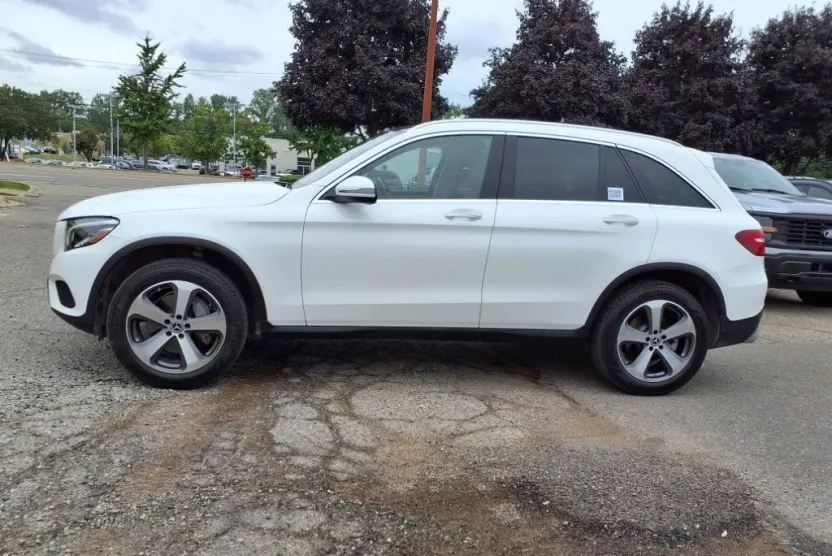 2019 Mercedes Benz GLC 300 4MATIC photo 1