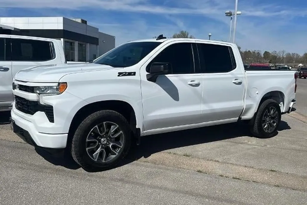 2024 Chevrolet Silverado 1500 RST photo 1
