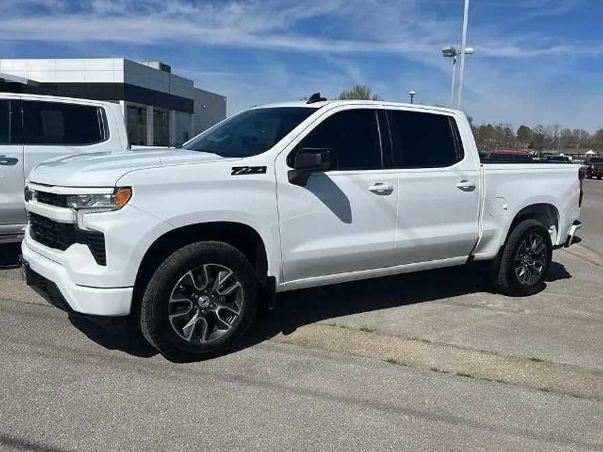 2024 Chevrolet Silverado 1500 RST photo 1