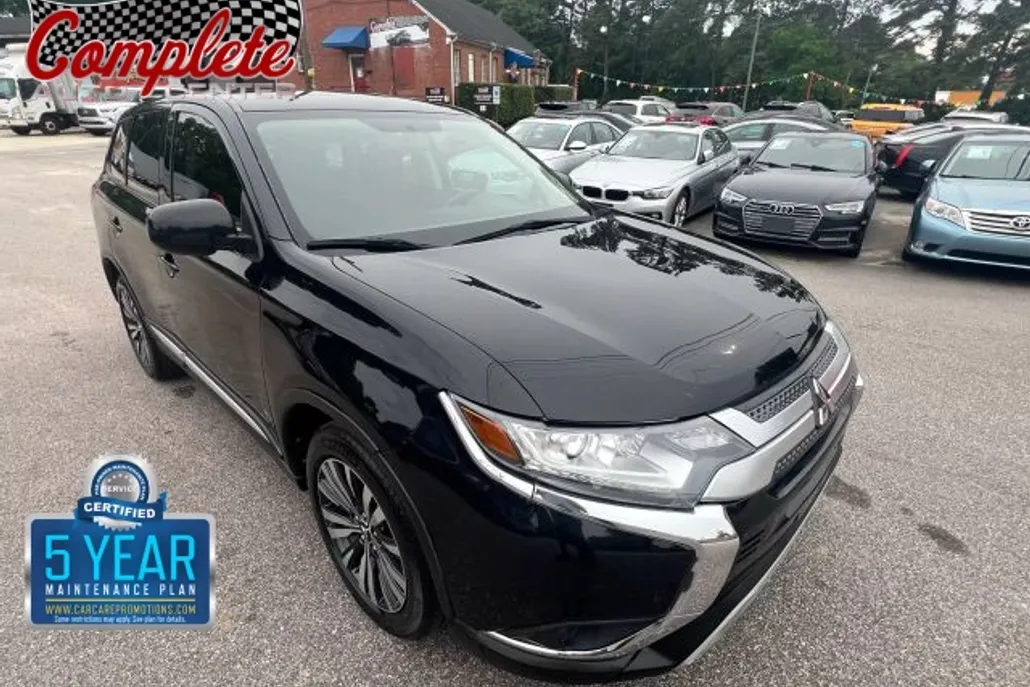 2020 Mitsubishi Outlander ES photo 1