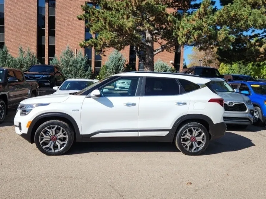 2023 Kia Seltos SX photo 1