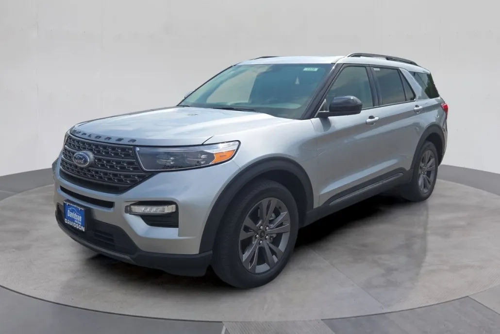 2022 Ford Explorer XLT photo 1