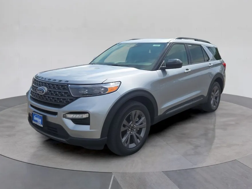 2022 Ford Explorer XLT photo 1