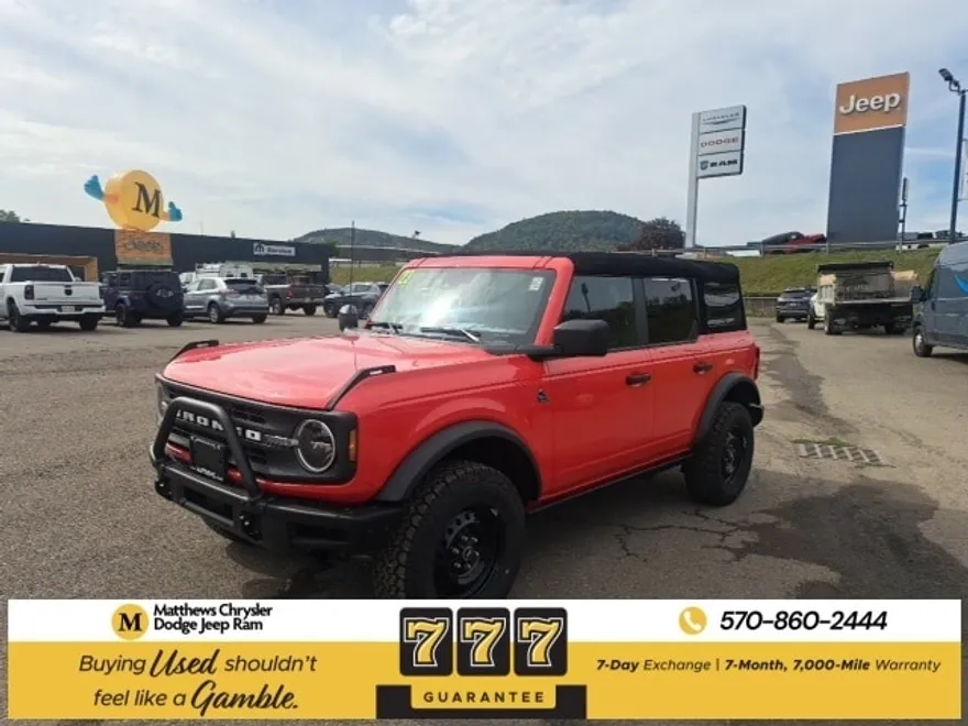 2023 Ford Bronco Black Diamond photo 1