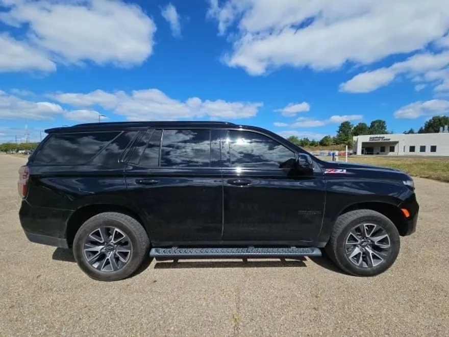 2021 Chevrolet Tahoe Z71 photo 1