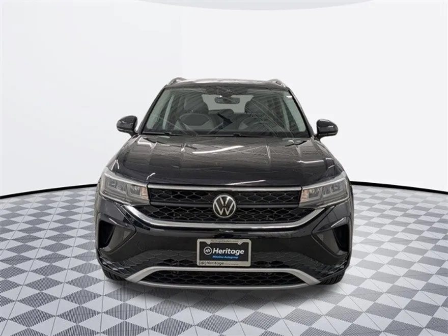 2024 Volkswagen Taos SE photo 1