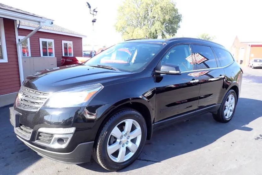 2017 Chevrolet Traverse 1LT photo 1