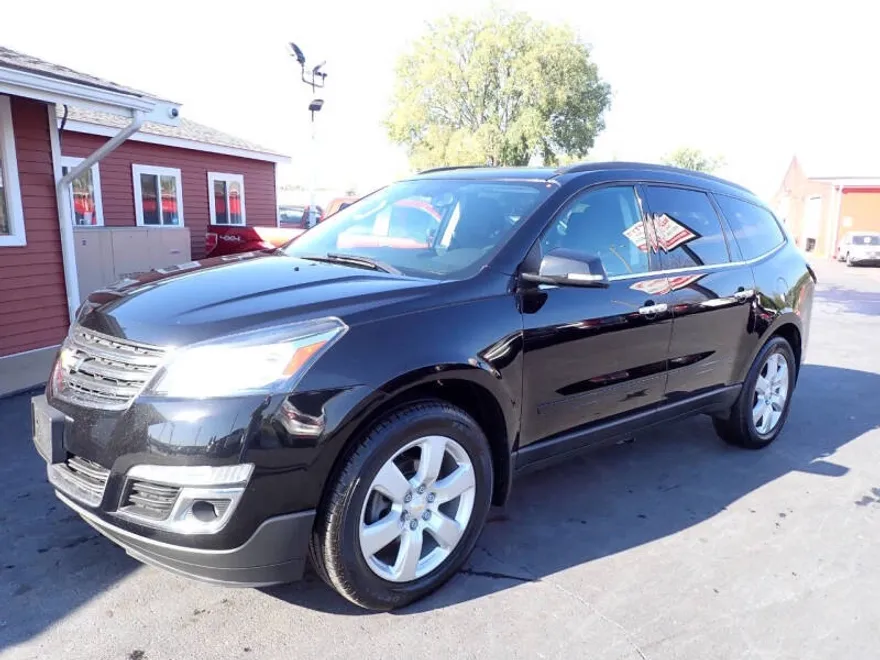 2017 Chevrolet Traverse 1LT photo 1