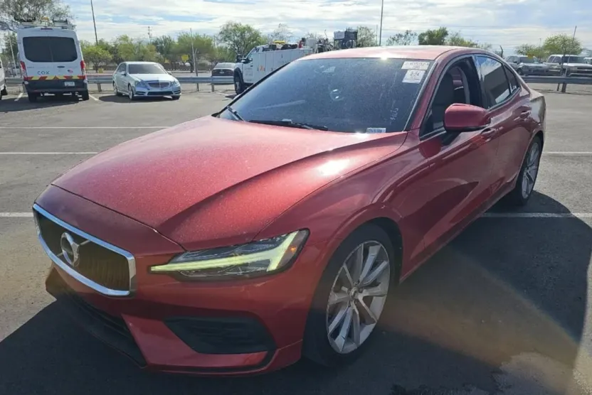 2020 Volvo S60 T6 Momentum photo 1