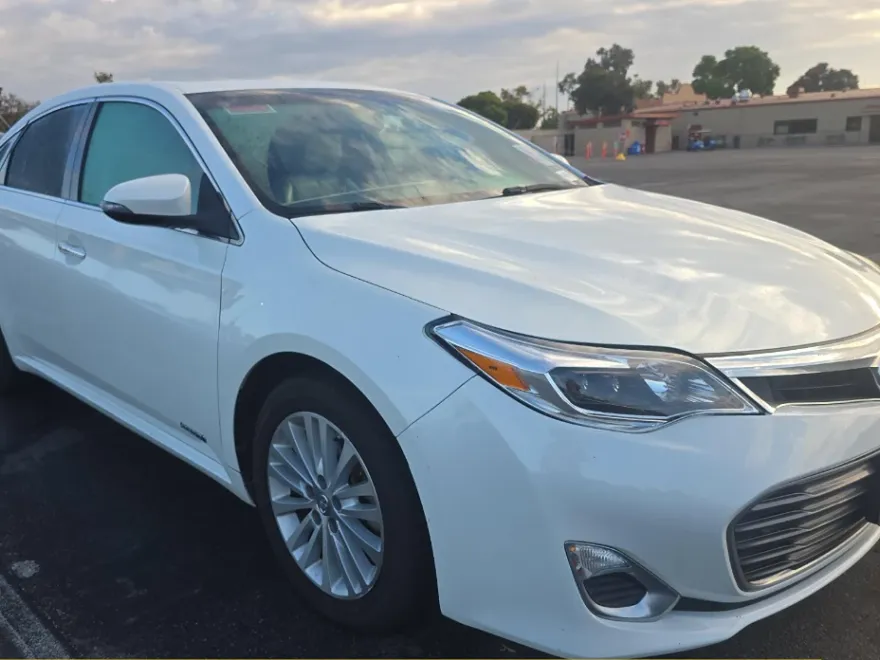 2013 Toyota Avalon Hybrid XLE Premium photo 1