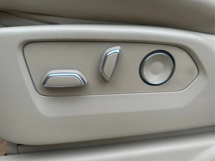 2021 Cadillac Escalade Premium Luxury photo 22